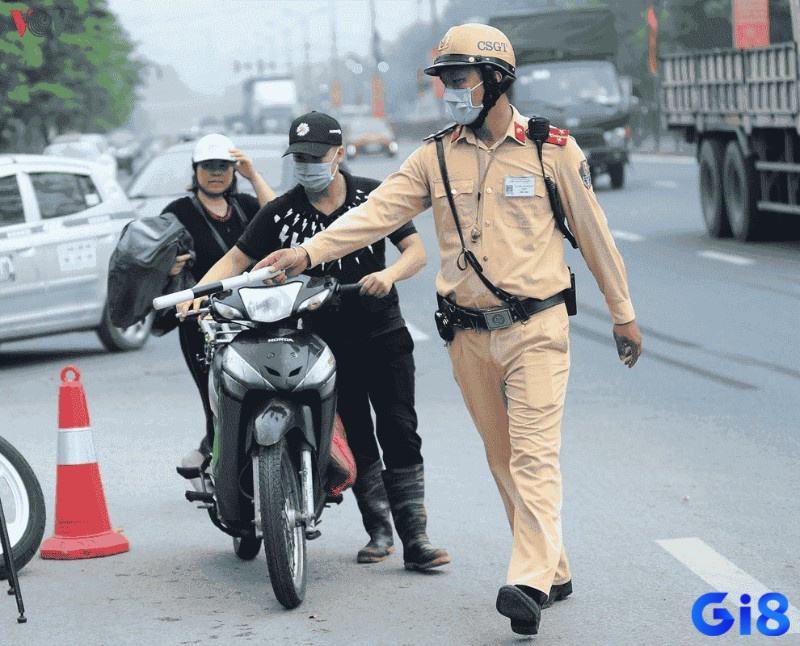 Mơ người thân bị cảnh sát giao thông bắt xe báo hiệu bạn sắp có tiền đến tay