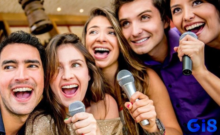 Mơ thấy bạn thân hát Karaoke cho thấy đề thủ đang gặp trục trặc trong công việc